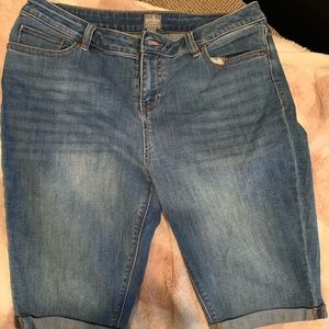 Light denim jean shorts stretchy NY&CO